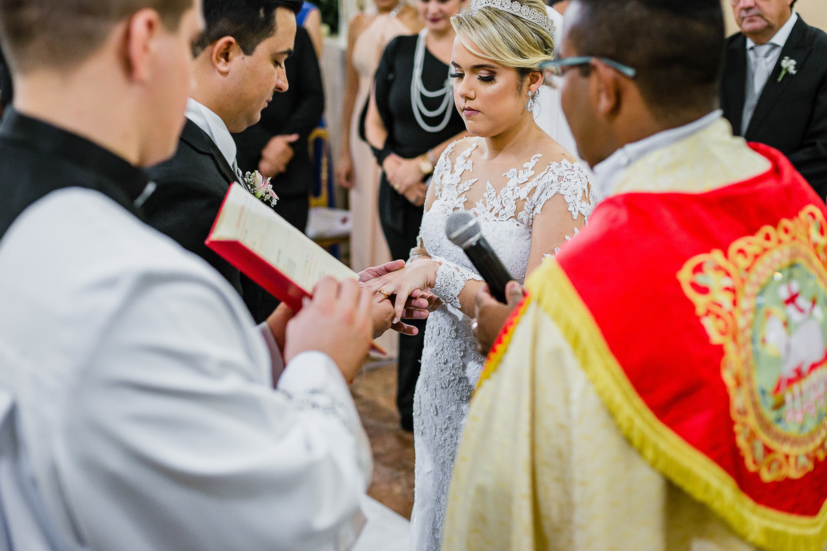 wedding-casamento-beach-beberibe-morro-branco-summer-making of-noiva-noivo-vestido-maquiadora-make-lover-casados-igreja-capela