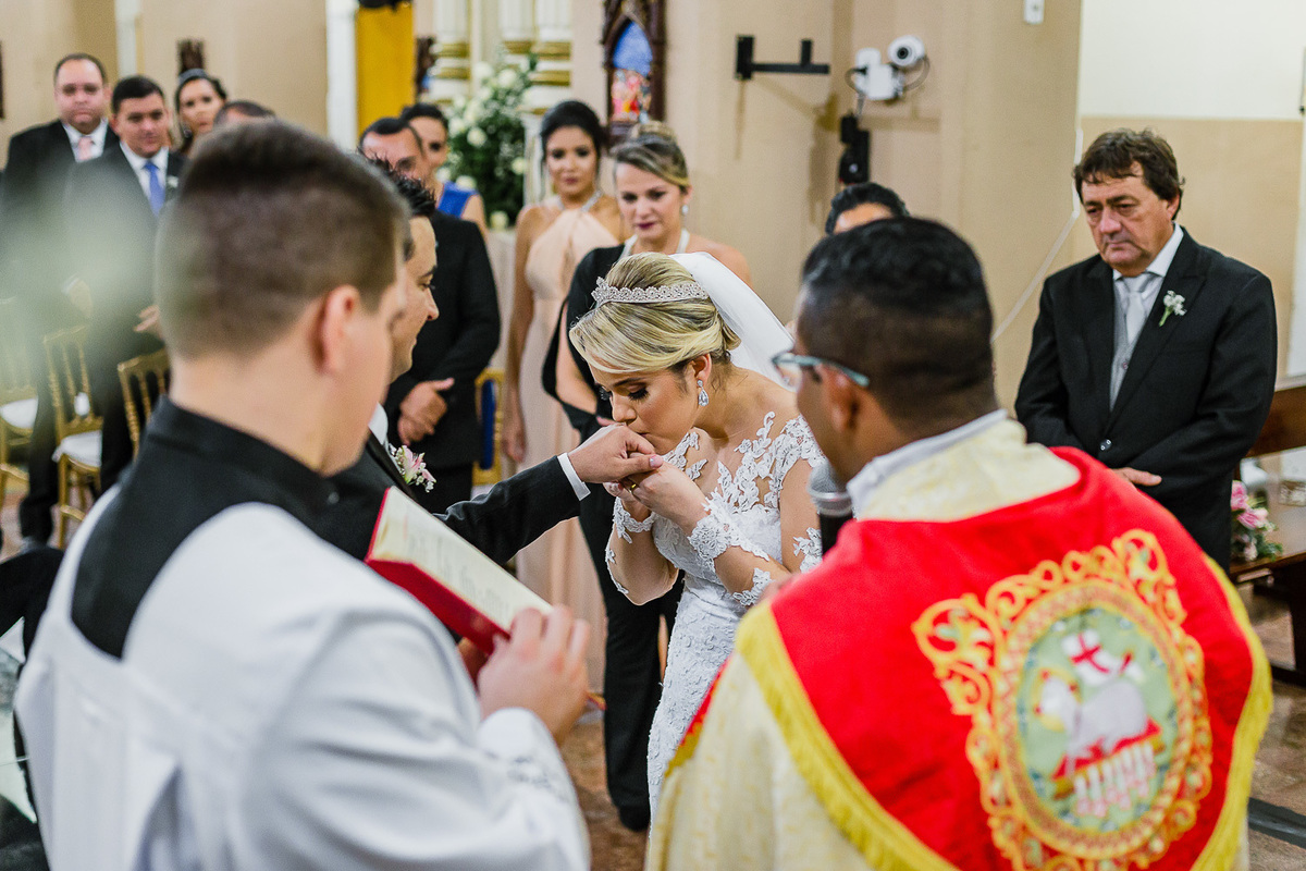 wedding-casamento-beach-beberibe-morro-branco-summer-making of-noiva-noivo-vestido-maquiadora-make-lover-casados-igreja-capela