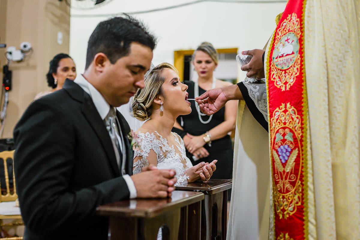 wedding-casamento-beach-beberibe-morro-branco-summer-making of-noiva-noivo-vestido-maquiadora-make-lover-casados-igreja-capela