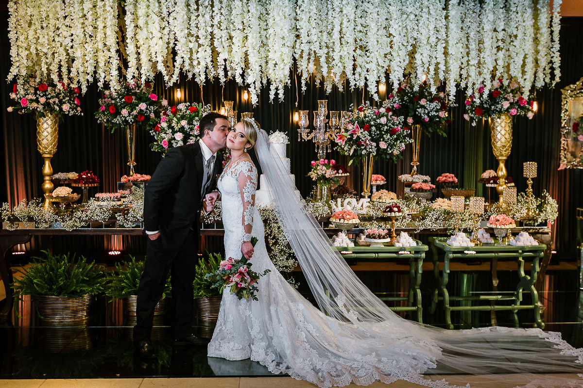 wedding-casamento-beach-beberibe-morro-branco-summer-making of-noiva-noivo-vestido-maquiadora-make-lover-casados-igreja-capela