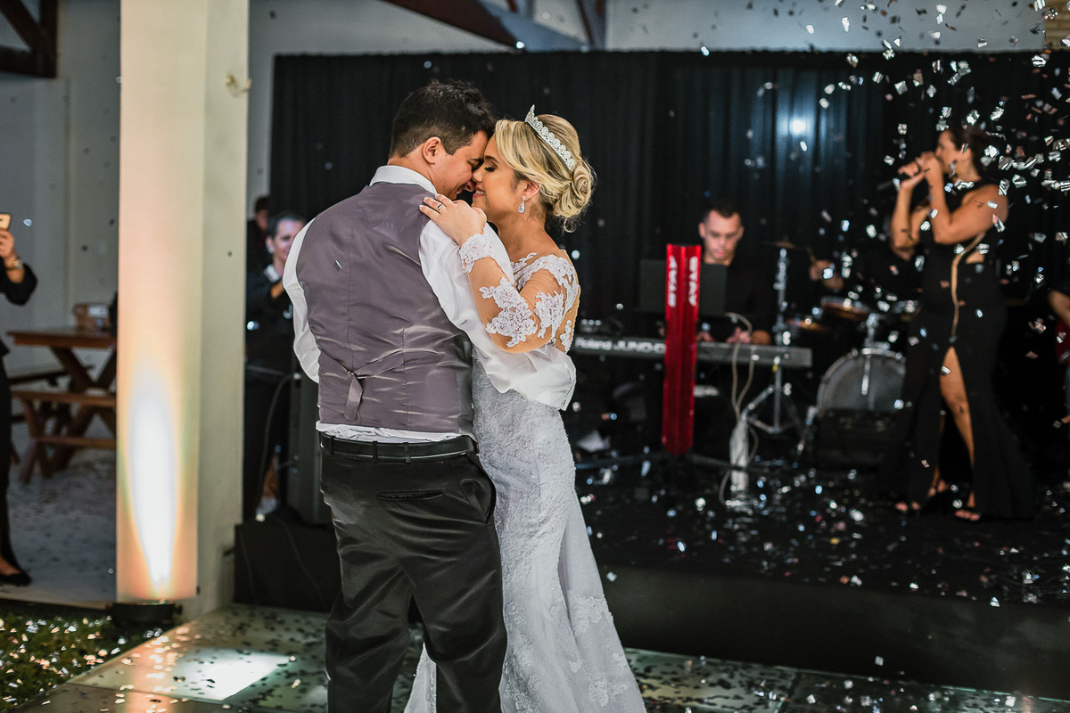 wedding-casamento-beach-beberibe-morro-branco-summer-making of-noiva-noivo-vestido-maquiadora-make-lover-casados-igreja-capela