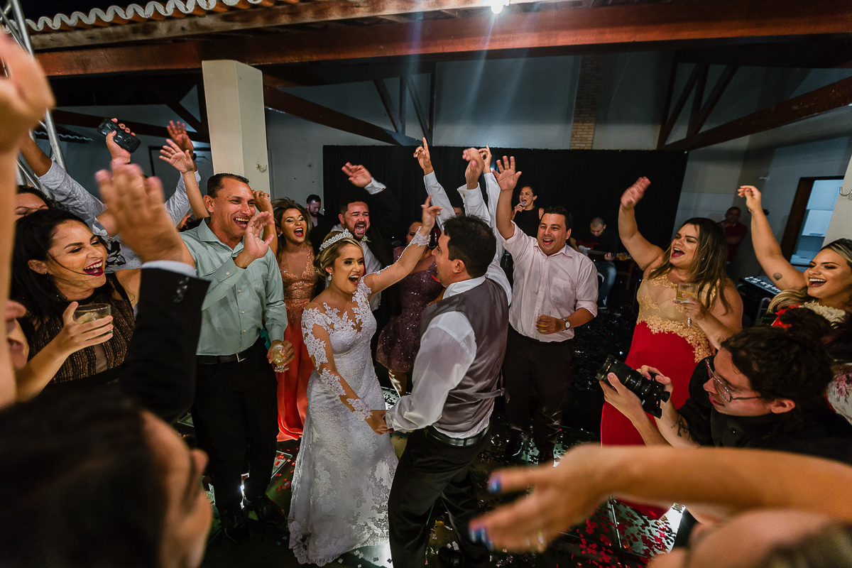 wedding-casamento-beach-beberibe-morro-branco-summer-making of-noiva-noivo-vestido-maquiadora-make-lover-casados-igreja-capela