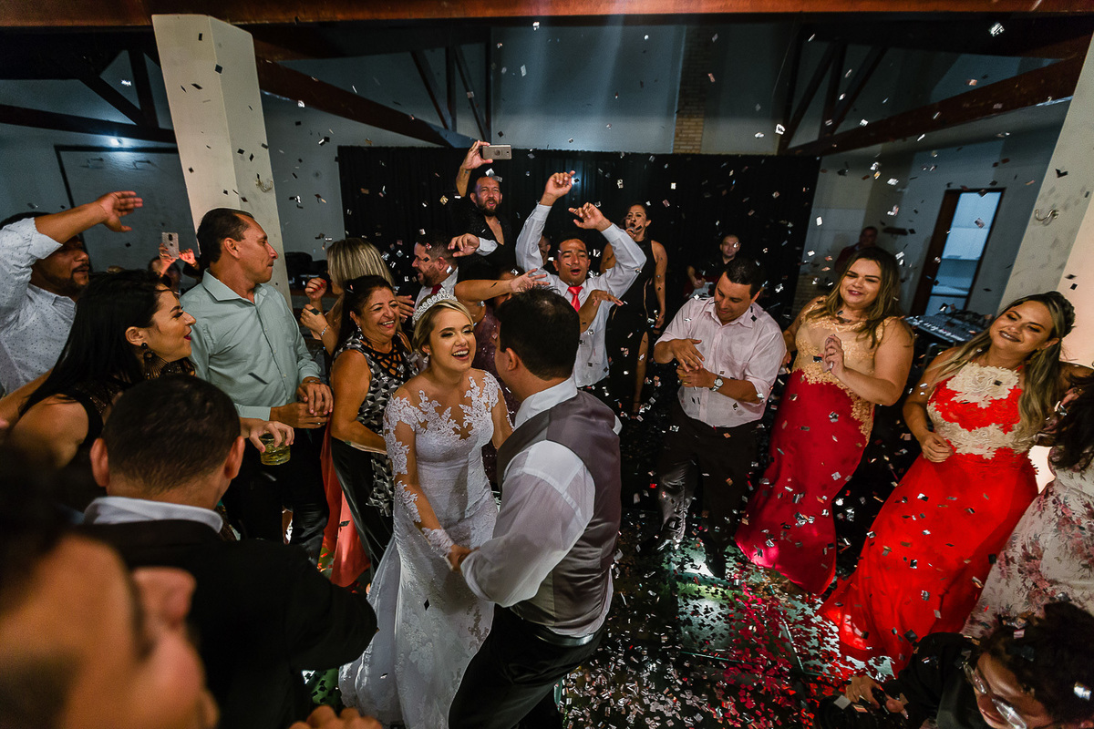 wedding-casamento-beach-beberibe-morro-branco-summer-making of-noiva-noivo-vestido-maquiadora-make-lover-casados-igreja-capela