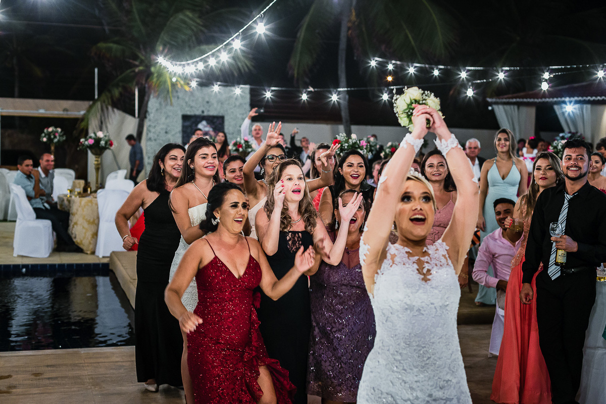 wedding-casamento-beach-beberibe-morro-branco-summer-making of-noiva-noivo-vestido-maquiadora-make-lover-casados-igreja-capela