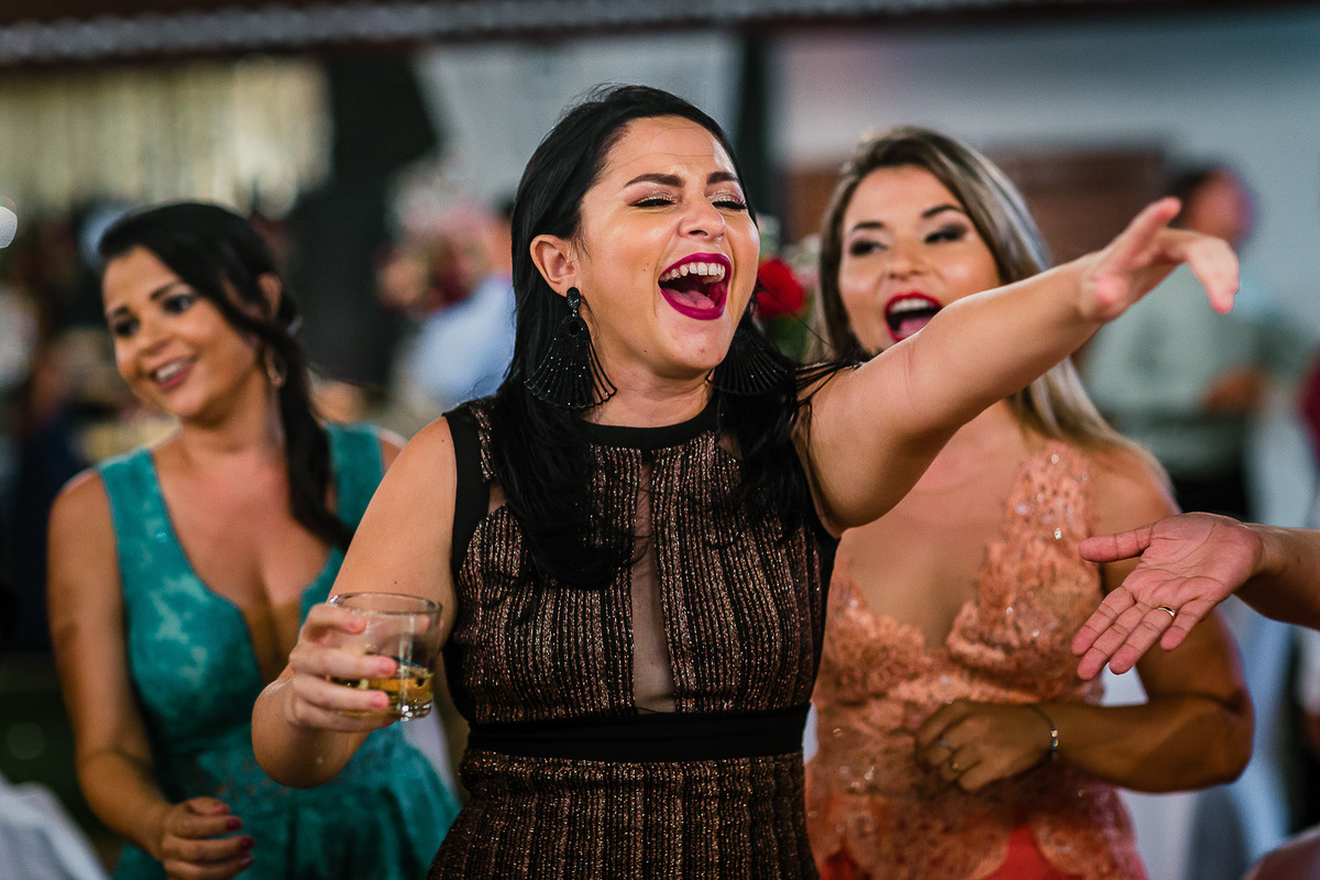 wedding-casamento-beach-beberibe-morro-branco-summer-making of-noiva-noivo-vestido-maquiadora-make-lover-casados-igreja-capela