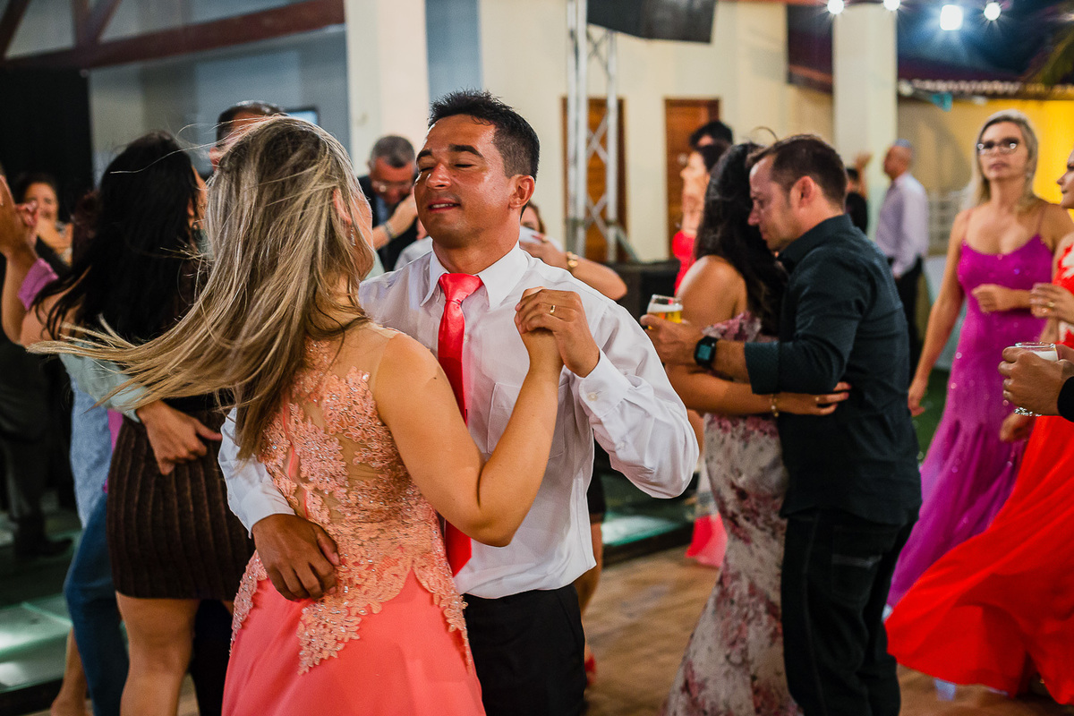wedding-casamento-beach-beberibe-morro-branco-summer-making of-noiva-noivo-vestido-maquiadora-make-lover-casados-igreja-capela