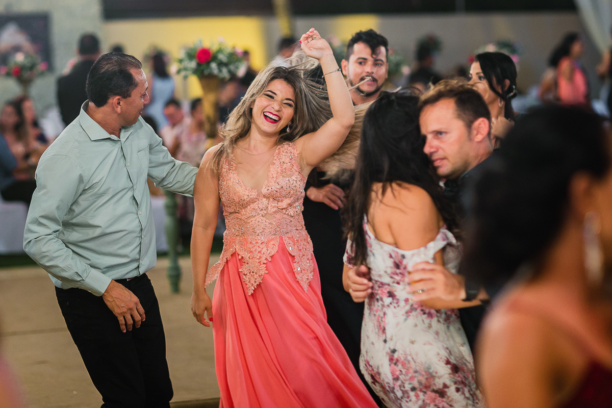 wedding-casamento-beach-beberibe-morro-branco-summer-making of-noiva-noivo-vestido-maquiadora-make-lover-casados-igreja-capela