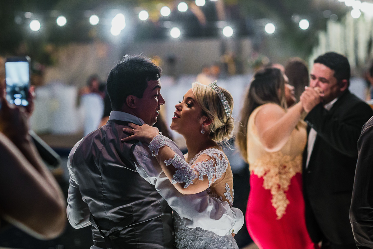 wedding-casamento-beach-beberibe-morro-branco-summer-making of-noiva-noivo-vestido-maquiadora-make-lover-casados-igreja-capela