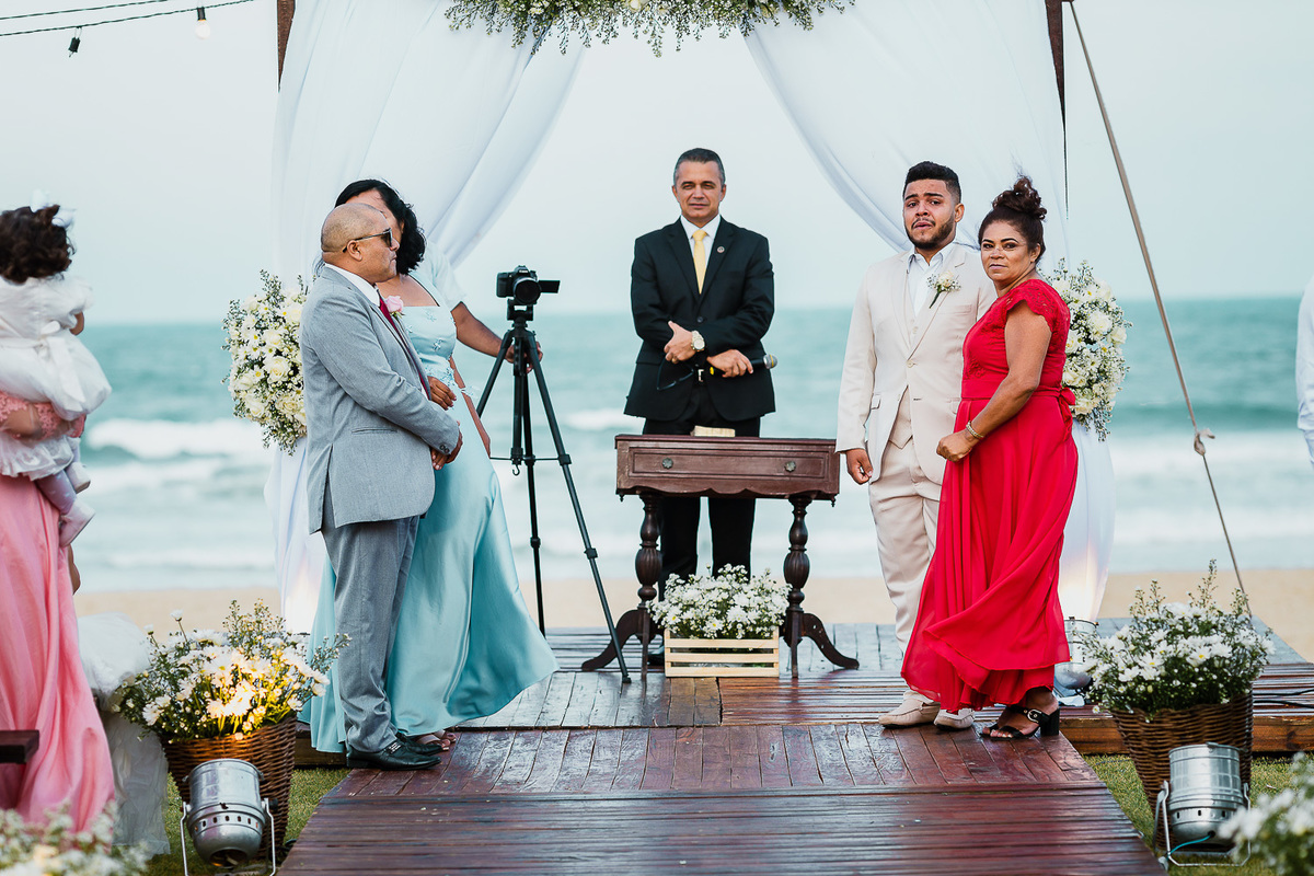 casamento-wedding-beach-summer-diurno-praia-por do sol-evangélico-cerimônia na praia-vestido da noiva-noiva-choro-emoção-decoração-fotografo de casamento-ceará-sãop paulo