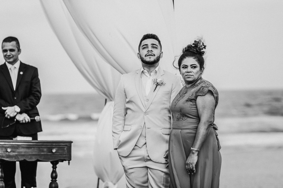 casamento-wedding-beach-summer-diurno-praia-por do sol-evangélico-cerimônia na praia-vestido da noiva-noiva-choro-emoção-decoração-fotografo de casamento-ceará-sãop paulo