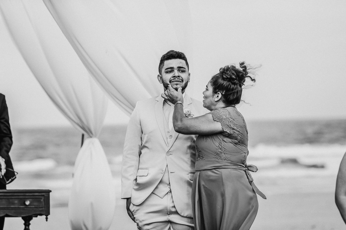 casamento-wedding-beach-summer-diurno-praia-por do sol-evangélico-cerimônia na praia-vestido da noiva-noiva-choro-emoção-decoração-fotografo de casamento-ceará-sãop paulo