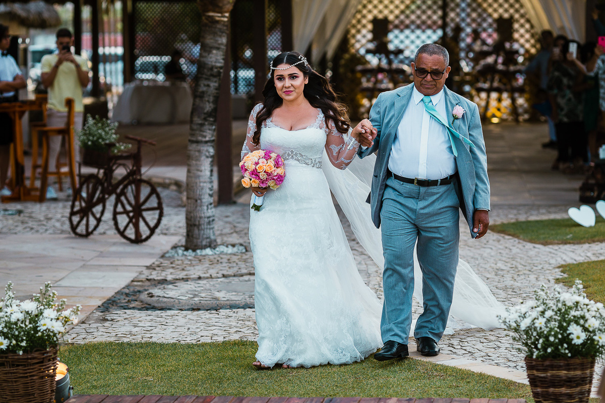 casamento-wedding-beach-summer-diurno-praia-por do sol-evangélico-cerimônia na praia-vestido da noiva-noiva-choro-emoção-decoração-fotografo de casamento-ceará-sãop paulo