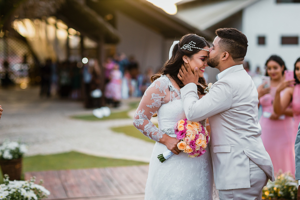 casamento-wedding-beach-summer-diurno-praia-por do sol-evangélico-cerimônia na praia-vestido da noiva-noiva-choro-emoção-decoração-fotografo de casamento-ceará-sãop paulo