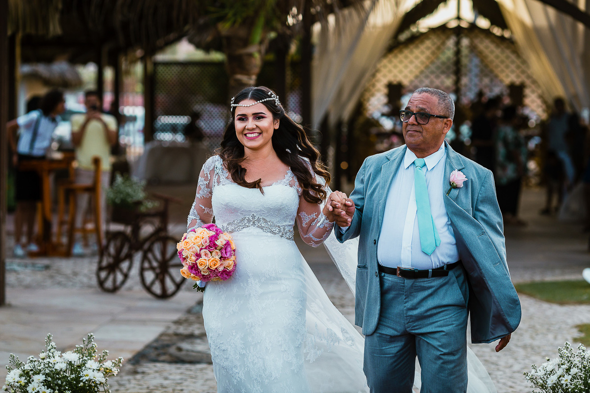 casamento-wedding-beach-summer-diurno-praia-por do sol-evangélico-cerimônia na praia-vestido da noiva-noiva-choro-emoção-decoração-fotografo de casamento-ceará-sãop paulo