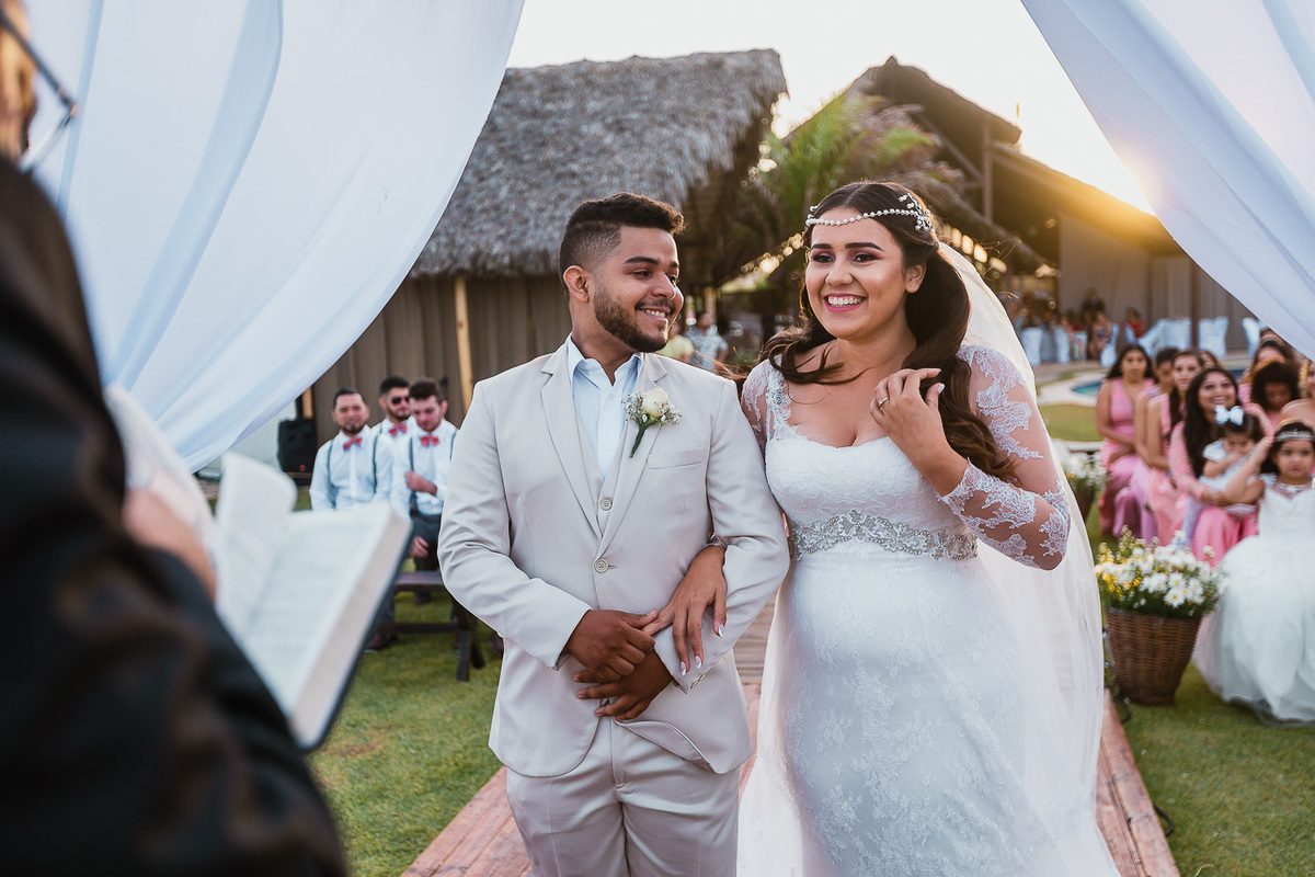 casamento-wedding-beach-summer-diurno-praia-por do sol-evangélico-cerimônia na praia-vestido da noiva-noiva-choro-emoção-decoração-fotografo de casamento-ceará-sãop paulo