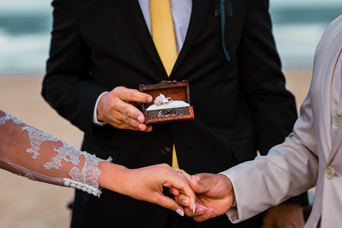 casamento-wedding-beach-summer-diurno-praia-por do sol-evangélico-cerimônia na praia-vestido da noiva-noiva-choro-emoção-decoração-fotografo de casamento-ceará-sãop paulo