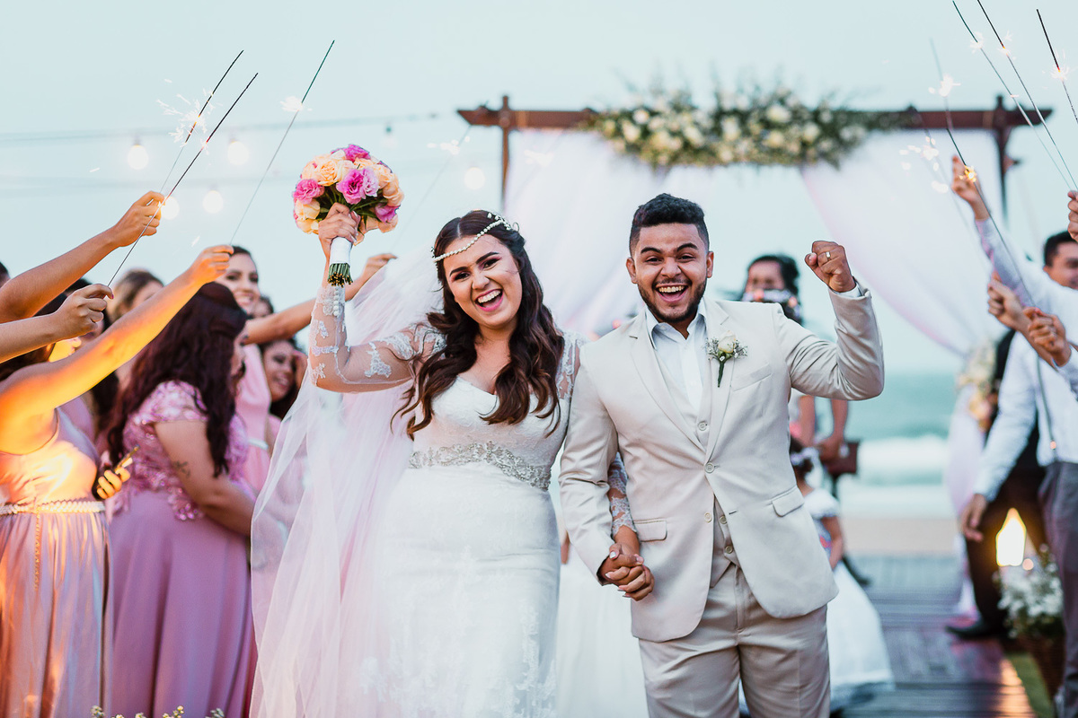 casamento-wedding-beach-summer-diurno-praia-por do sol-evangélico-cerimônia na praia-vestido da noiva-noiva-choro-emoção-decoração-fotografo de casamento-ceará-sãop paulo