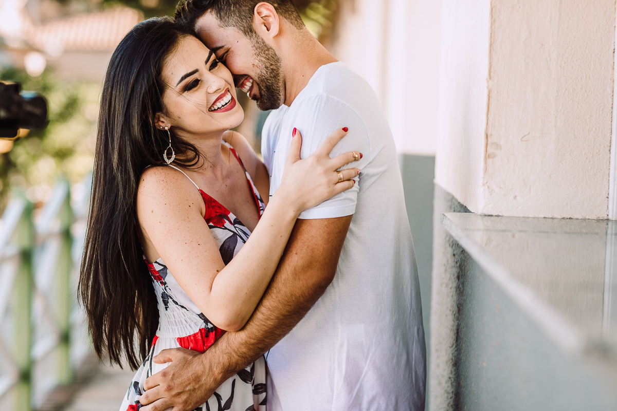 ensaio-pré wedding-wedding-fotos-casal-beach-summer-por do sol-fotografia-praia-morro branco-beberibe-casamento-noivos-sorrir-noiva-cores-porto velho-Rondonia