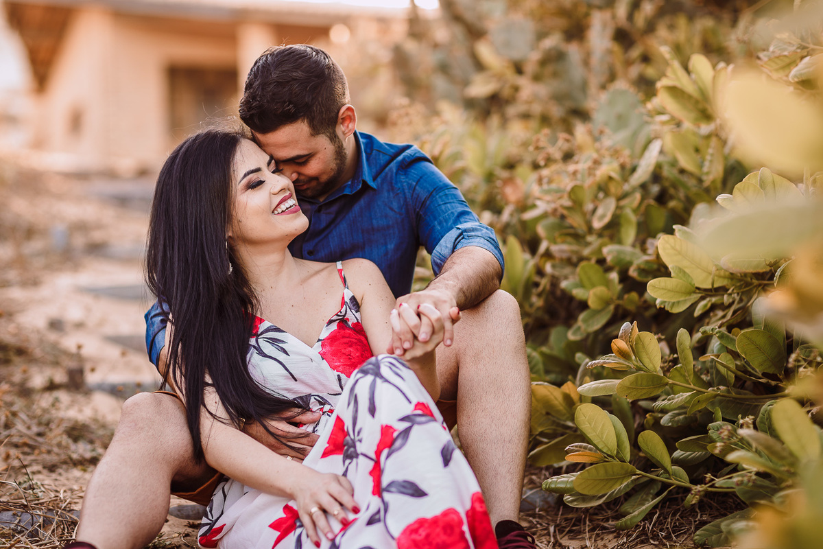 ensaio-pré wedding-wedding-fotos-casal-beach-summer-por do sol-fotografia-praia-morro branco-beberibe-casamento-noivos-sorrir-noiva-cores-porto velho-Rondonia