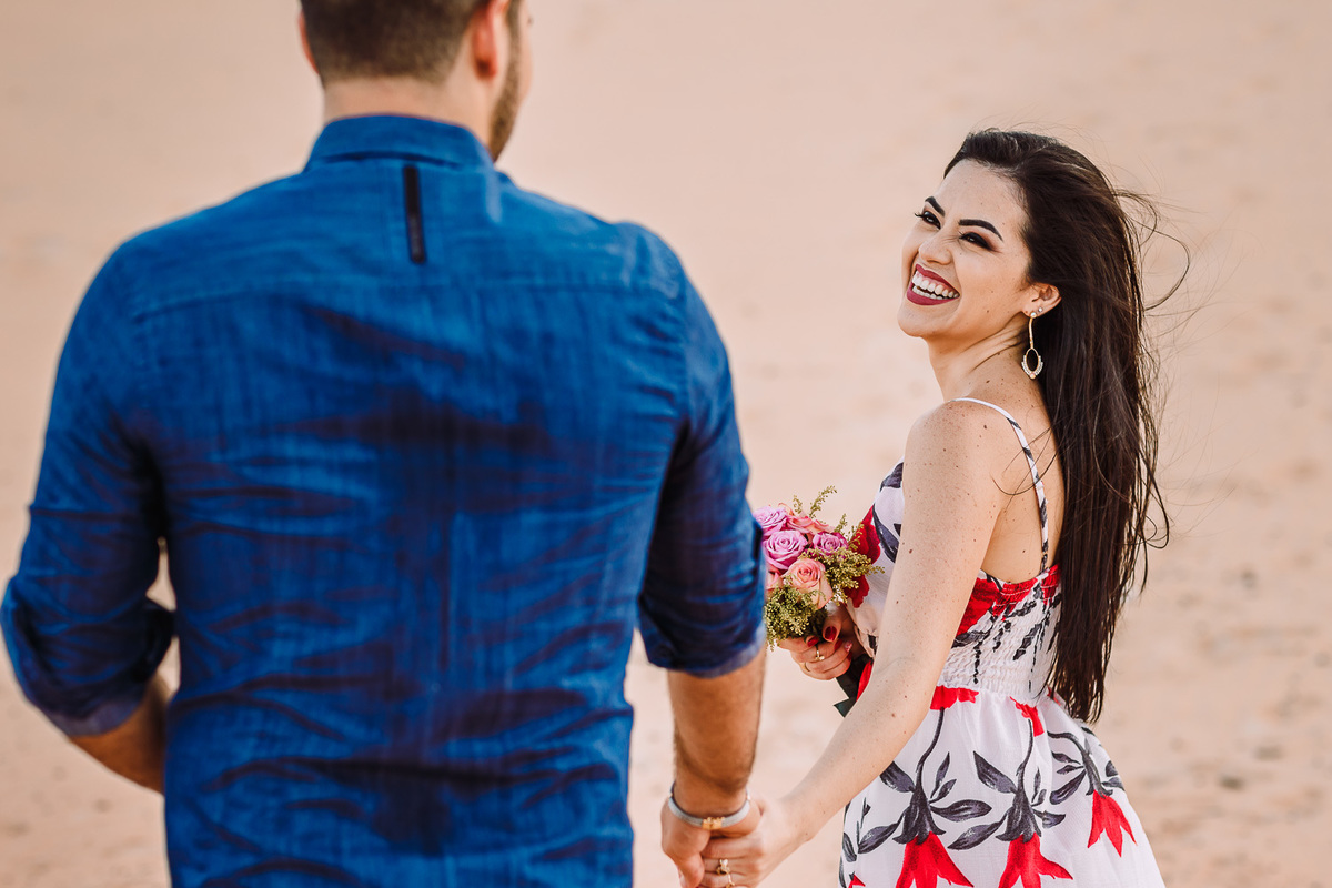 ensaio-pré wedding-wedding-fotos-casal-beach-summer-por do sol-fotografia-praia-morro branco-beberibe-casamento-noivos-sorrir-noiva-cores-porto velho-Rondonia