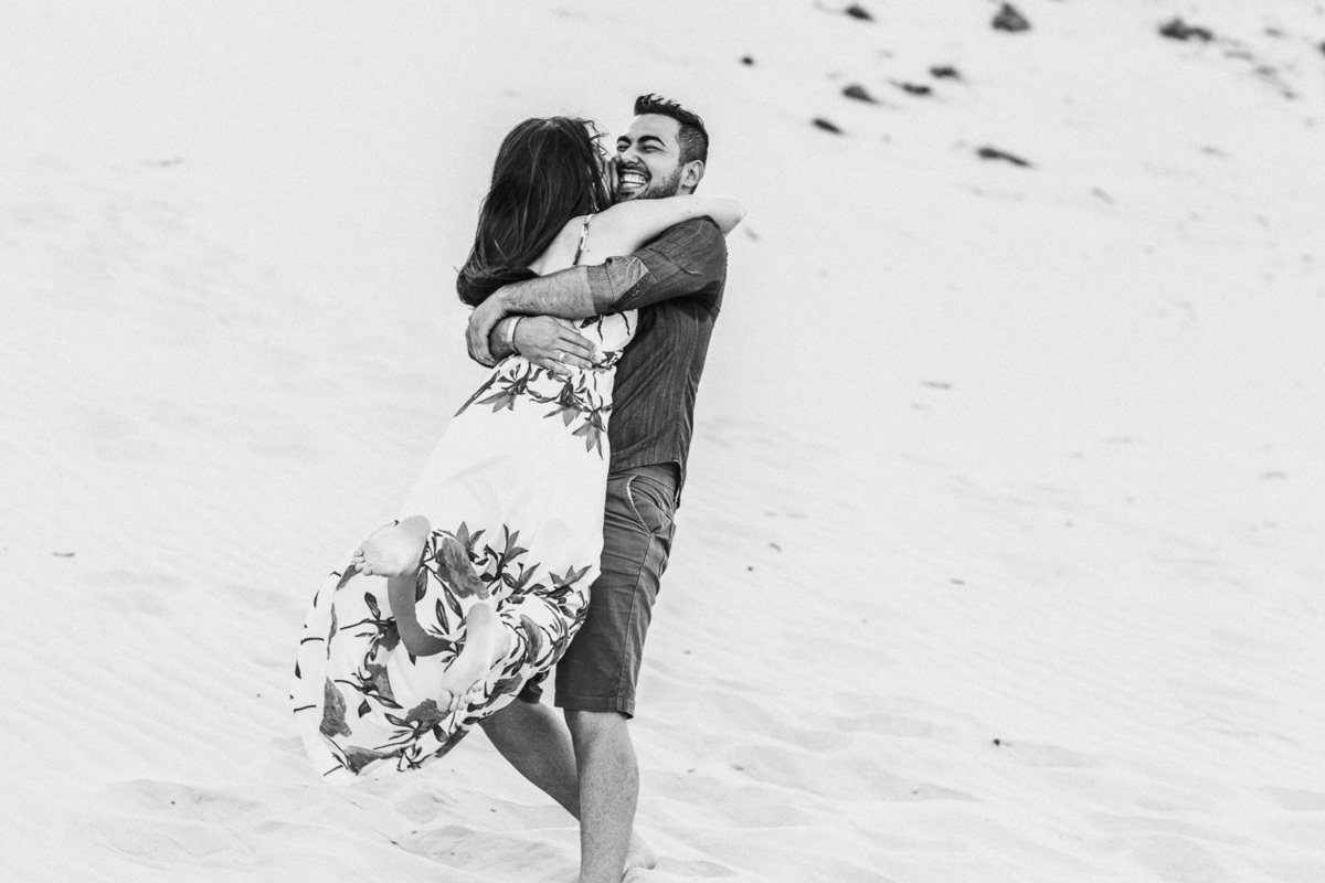 ensaio-pré wedding-wedding-fotos-casal-beach-summer-por do sol-fotografia-praia-morro branco-beberibe-casamento-noivos-sorrir-noiva-cores-porto velho-Rondonia