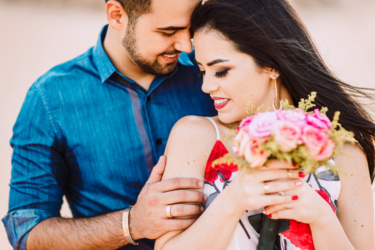 ensaio-pré wedding-wedding-fotos-casal-beach-summer-por do sol-fotografia-praia-morro branco-beberibe-casamento-noivos-sorrir-noiva-cores-porto velho-Rondonia