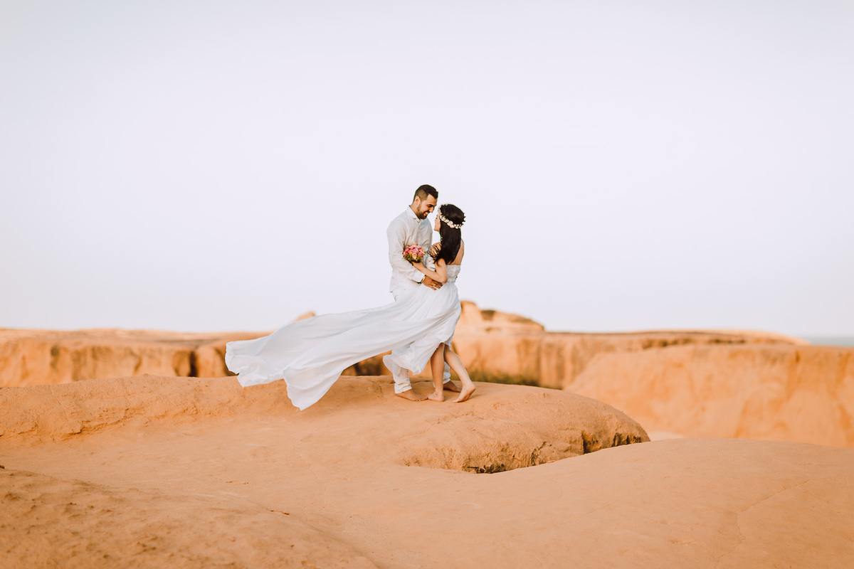 ensaio-pré wedding-wedding-fotos-casal-beach-summer-por do sol-fotografia-praia-morro branco-beberibe-casamento-noivos-sorrir-noiva-cores-porto velho-Rondonia