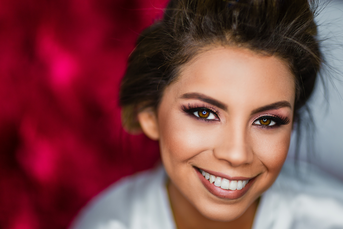 noiva-linda-feliz-casamento-makin of-maquiagem-make-vestido-salão-wedding-casamento-pride-buffet-eusébio-noivos-fotografo de casamento-fotografia-celebração-bolo