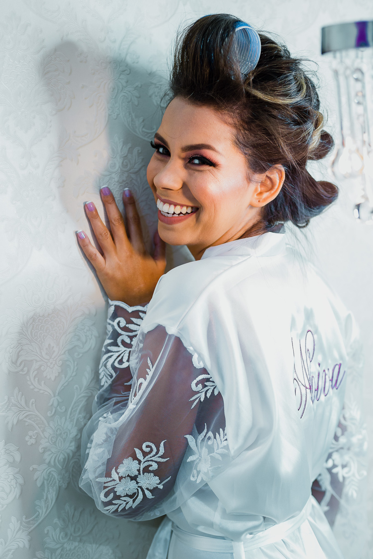 noiva-linda-feliz-casamento-makin of-maquiagem-make-vestido-salão-wedding-casamento-pride-buffet-eusébio-noivos-fotografo de casamento-fotografia-celebração-bolo