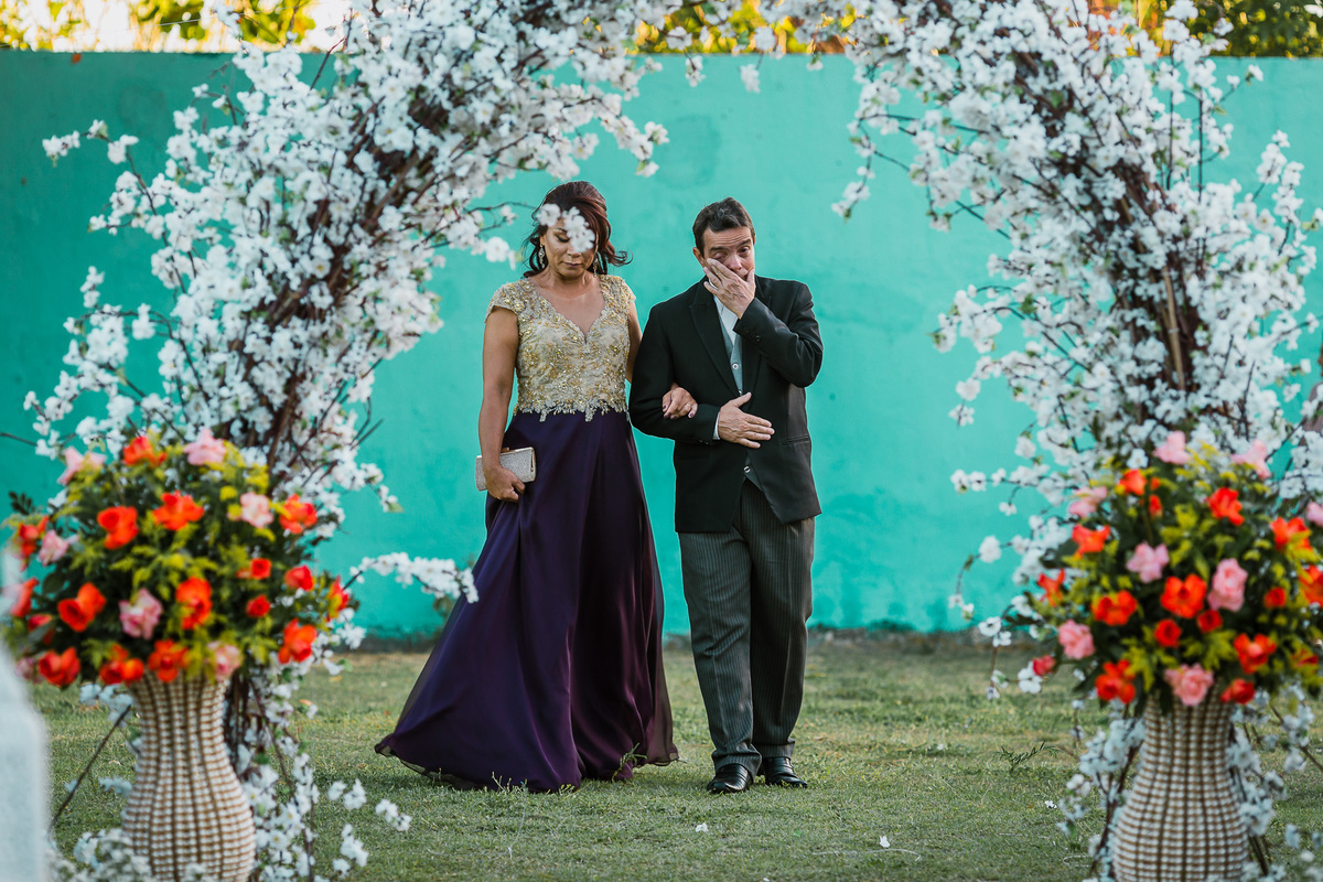 noiva-linda-feliz-casamento-makin of-maquiagem-make-vestido-salão-wedding-casamento-pride-buffet-eusébio-noivos-fotografo de casamento-fotografia-celebração-bolo