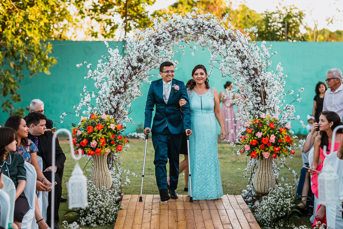 noiva-linda-feliz-casamento-makin of-maquiagem-make-vestido-salão-wedding-casamento-pride-buffet-eusébio-noivos-fotografo de casamento-fotografia-celebração-bolo