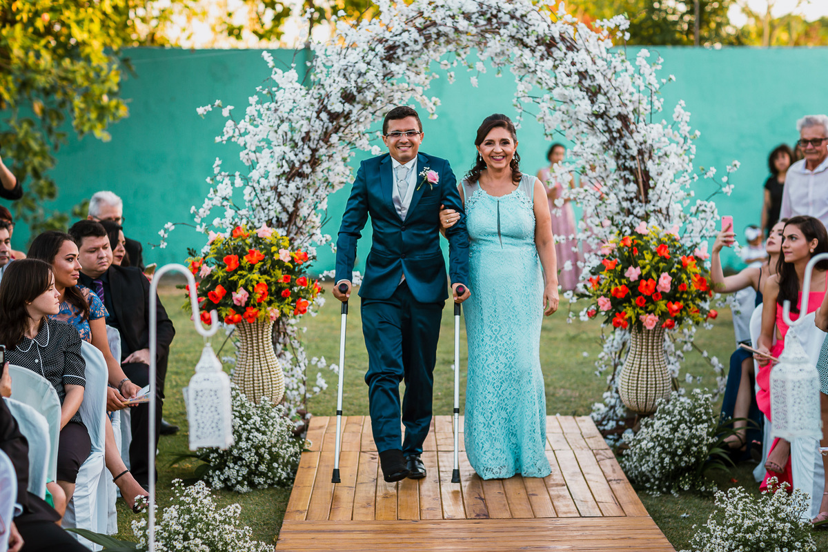 noiva-linda-feliz-casamento-makin of-maquiagem-make-vestido-salão-wedding-casamento-pride-buffet-eusébio-noivos-fotografo de casamento-fotografia-celebração-bolo