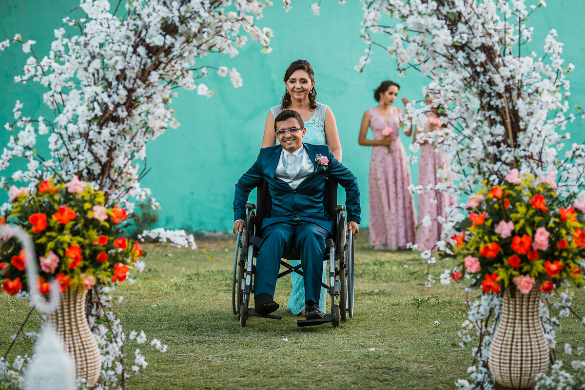noiva-linda-feliz-casamento-makin of-maquiagem-make-vestido-salão-wedding-casamento-pride-buffet-eusébio-noivos-fotografo de casamento-fotografia-celebração-bolo