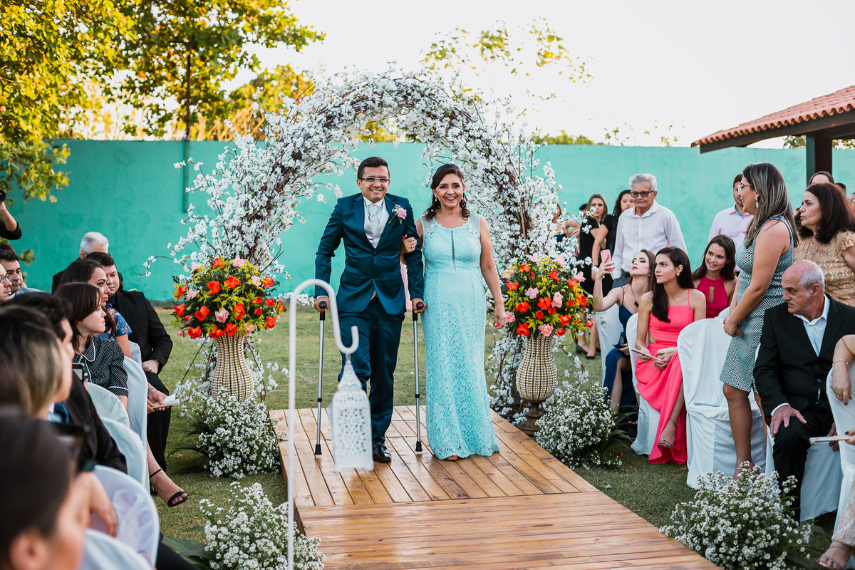 noiva-linda-feliz-casamento-makin of-maquiagem-make-vestido-salão-wedding-casamento-pride-buffet-eusébio-noivos-fotografo de casamento-fotografia-celebração-bolo