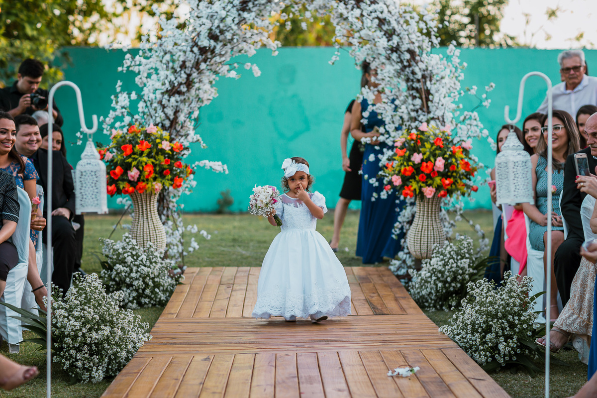 noiva-linda-feliz-casamento-makin of-maquiagem-make-vestido-salão-wedding-casamento-pride-buffet-eusébio-noivos-fotografo de casamento-fotografia-celebração-bolo