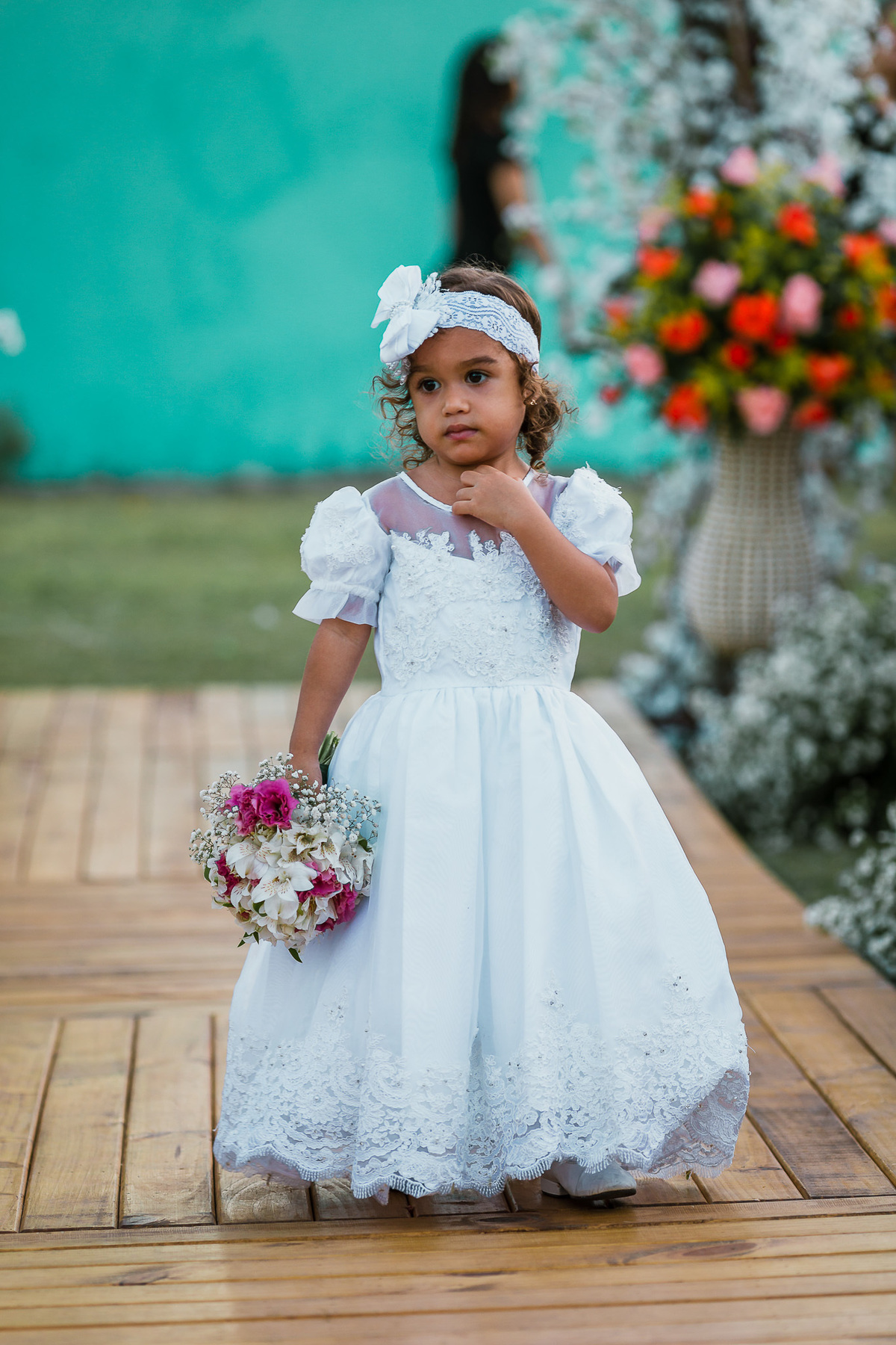 noiva-linda-feliz-casamento-makin of-maquiagem-make-vestido-salão-wedding-casamento-pride-buffet-eusébio-noivos-fotografo de casamento-fotografia-celebração-bolo