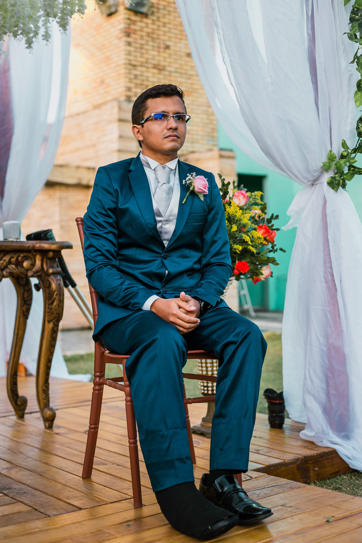 noiva-linda-feliz-casamento-makin of-maquiagem-make-vestido-salão-wedding-casamento-pride-buffet-eusébio-noivos-fotografo de casamento-fotografia-celebração-bolo