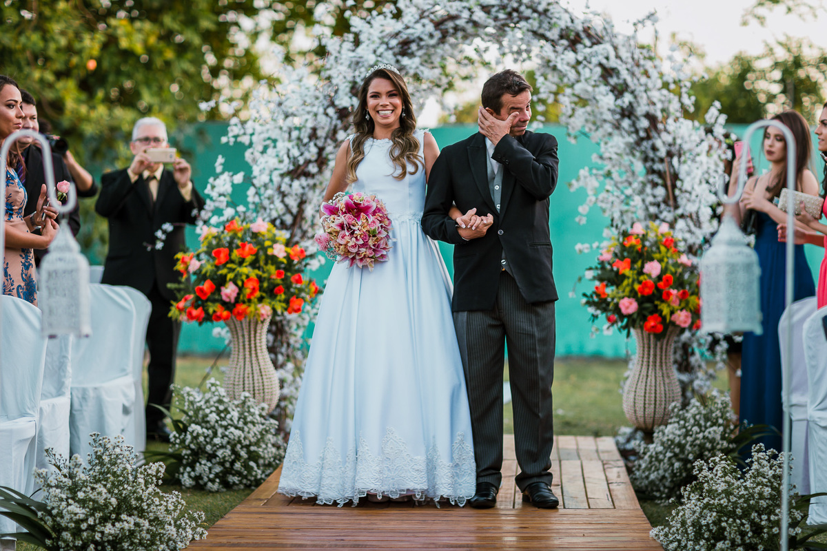 noiva-linda-feliz-casamento-makin of-maquiagem-make-vestido-salão-wedding-casamento-pride-buffet-eusébio-noivos-fotografo de casamento-fotografia-celebração-bolo