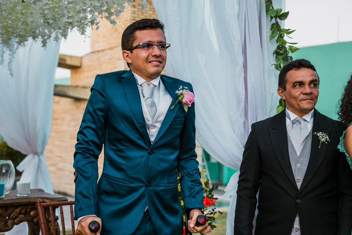 noiva-linda-feliz-casamento-makin of-maquiagem-make-vestido-salão-wedding-casamento-pride-buffet-eusébio-noivos-fotografo de casamento-fotografia-celebração-bolo