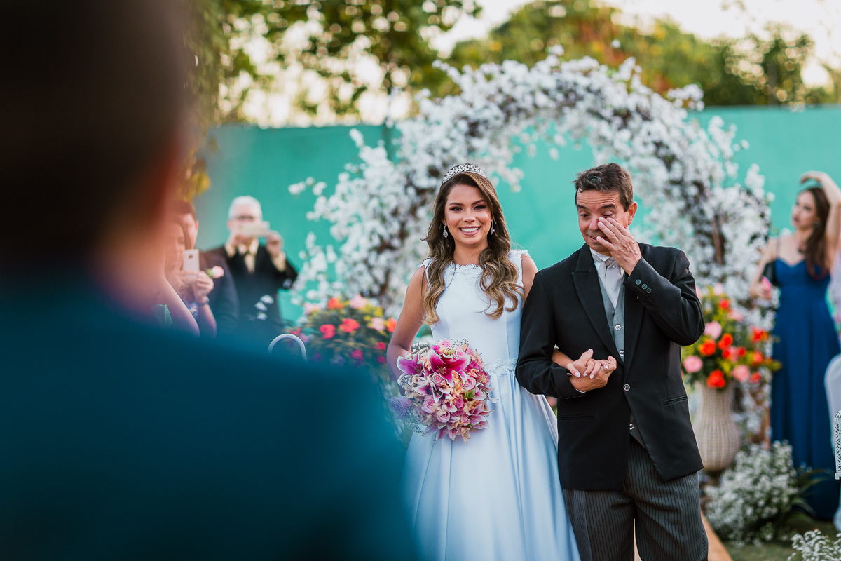 noiva-linda-feliz-casamento-makin of-maquiagem-make-vestido-salão-wedding-casamento-pride-buffet-eusébio-noivos-fotografo de casamento-fotografia-celebração-bolo