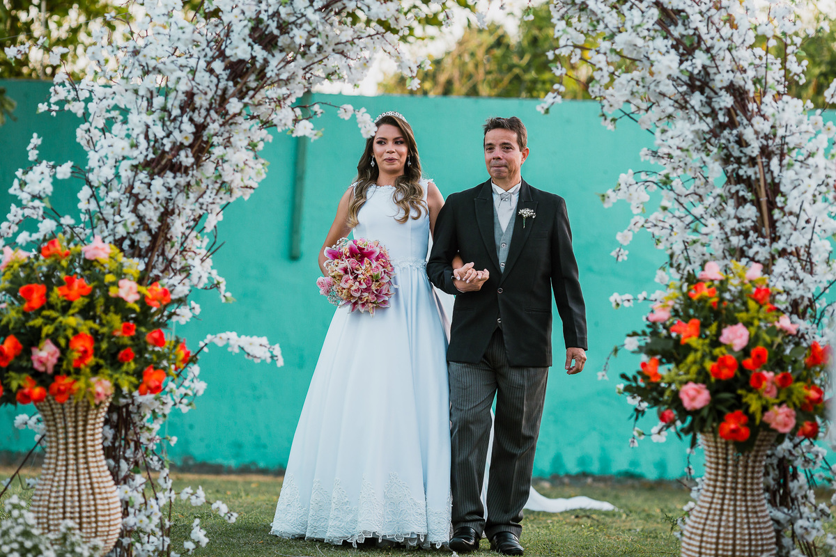 noiva-linda-feliz-casamento-makin of-maquiagem-make-vestido-salão-wedding-casamento-pride-buffet-eusébio-noivos-fotografo de casamento-fotografia-celebração-bolo