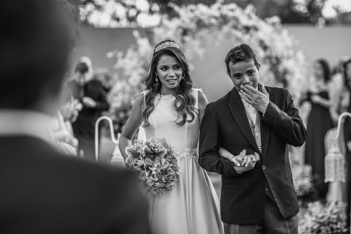 noiva-linda-feliz-casamento-makin of-maquiagem-make-vestido-salão-wedding-casamento-pride-buffet-eusébio-noivos-fotografo de casamento-fotografia-celebração-bolo