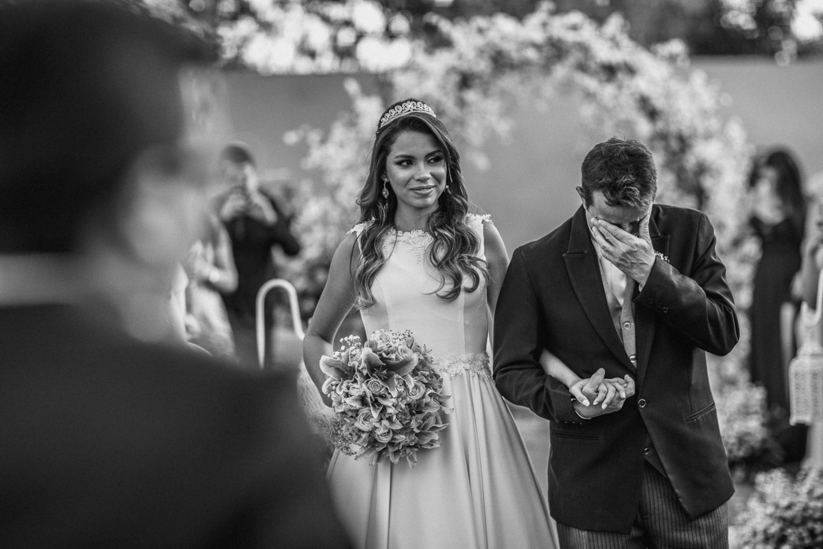 noiva-linda-feliz-casamento-makin of-maquiagem-make-vestido-salão-wedding-casamento-pride-buffet-eusébio-noivos-fotografo de casamento-fotografia-celebração-bolo