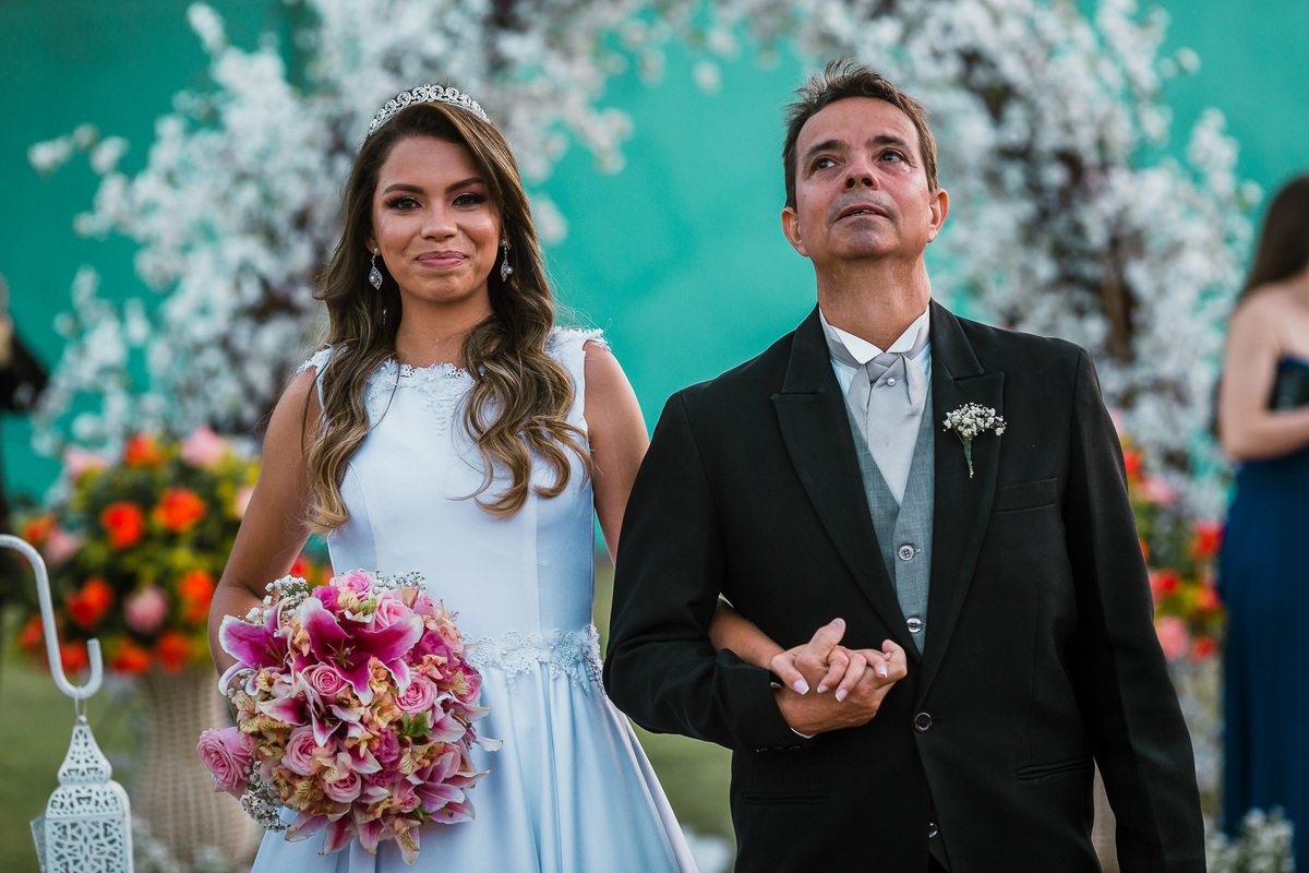 noiva-linda-feliz-casamento-makin of-maquiagem-make-vestido-salão-wedding-casamento-pride-buffet-eusébio-noivos-fotografo de casamento-fotografia-celebração-bolo