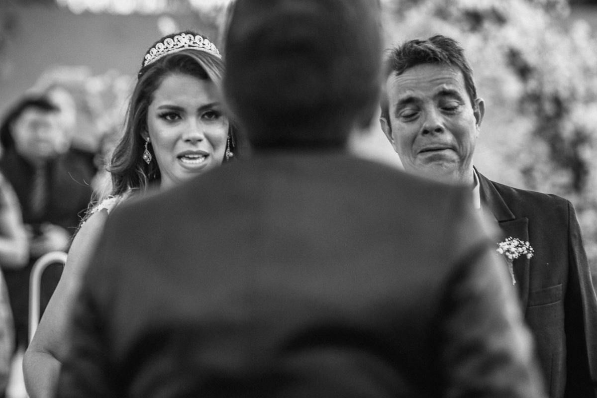 noiva-linda-feliz-casamento-makin of-maquiagem-make-vestido-salão-wedding-casamento-pride-buffet-eusébio-noivos-fotografo de casamento-fotografia-celebração-bolo