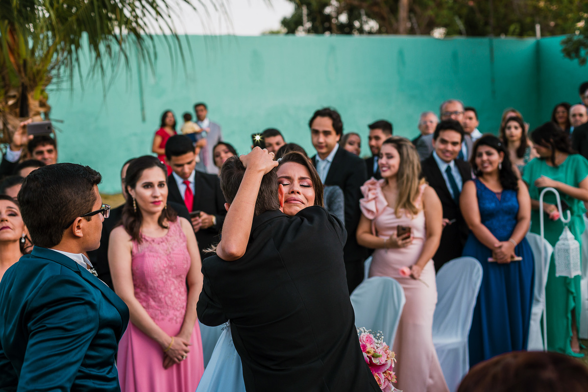 noiva-linda-feliz-casamento-makin of-maquiagem-make-vestido-salão-wedding-casamento-pride-buffet-eusébio-noivos-fotografo de casamento-fotografia-celebração-bolo