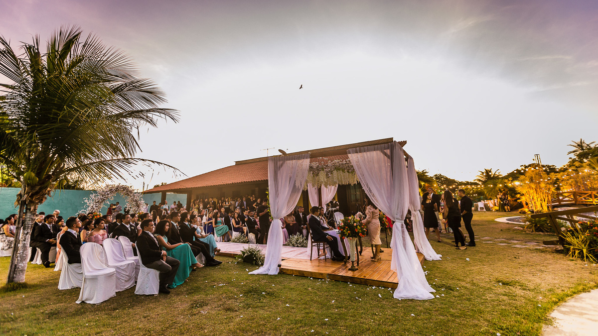 noiva-linda-feliz-casamento-makin of-maquiagem-make-vestido-salão-wedding-casamento-pride-buffet-eusébio-noivos-fotografo de casamento-fotografia-celebração-bolo