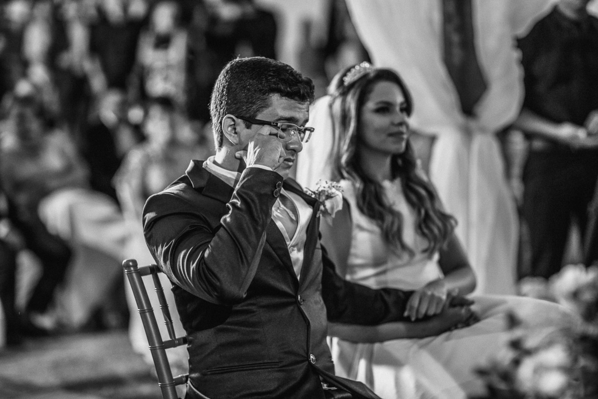 noiva-linda-feliz-casamento-makin of-maquiagem-make-vestido-salão-wedding-casamento-pride-buffet-eusébio-noivos-fotografo de casamento-fotografia-celebração-bolo