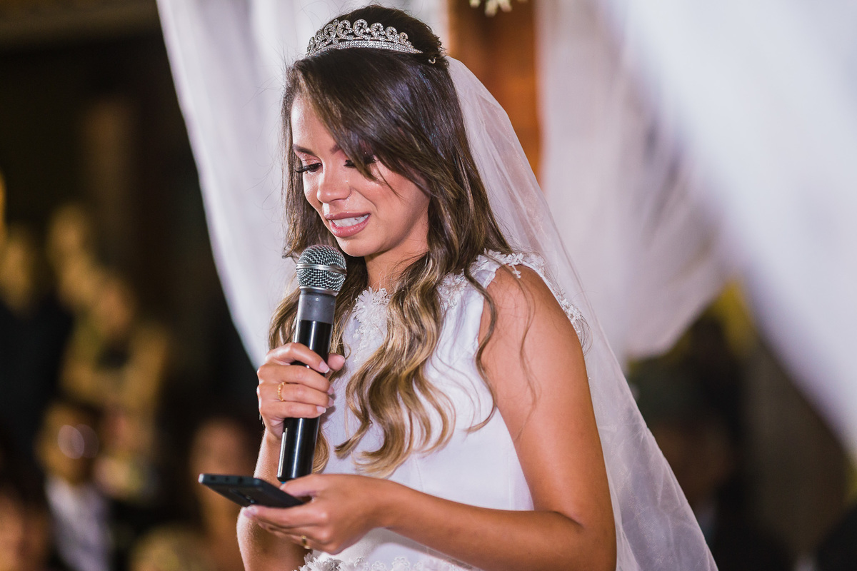 noiva-linda-feliz-casamento-makin of-maquiagem-make-vestido-salão-wedding-casamento-pride-buffet-eusébio-noivos-fotografo de casamento-fotografia-celebração-bolo