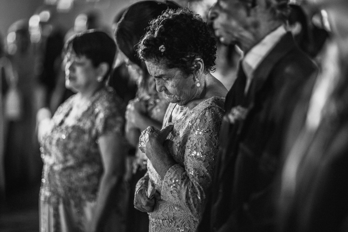 noiva-linda-feliz-casamento-makin of-maquiagem-make-vestido-salão-wedding-casamento-pride-buffet-eusébio-noivos-fotografo de casamento-fotografia-celebração-bolo